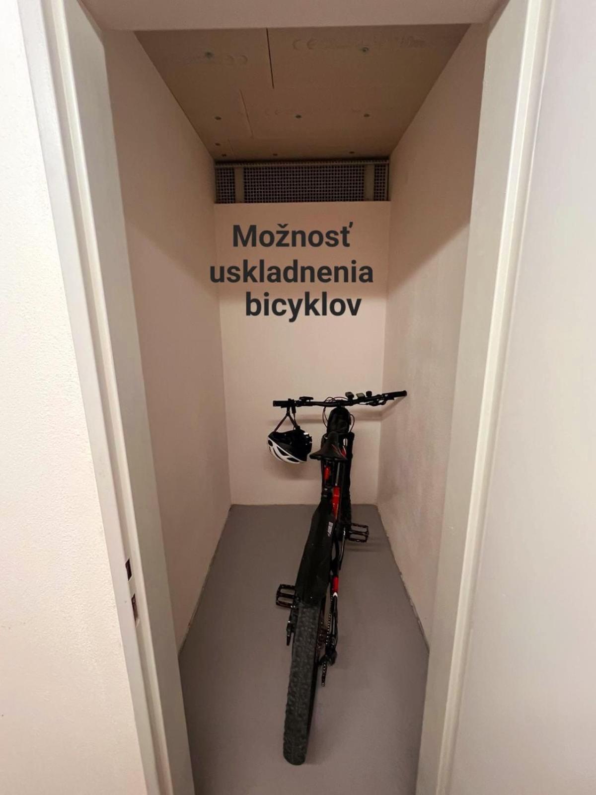 Apartman Zlatovska 22B Trenčín Extérieur photo