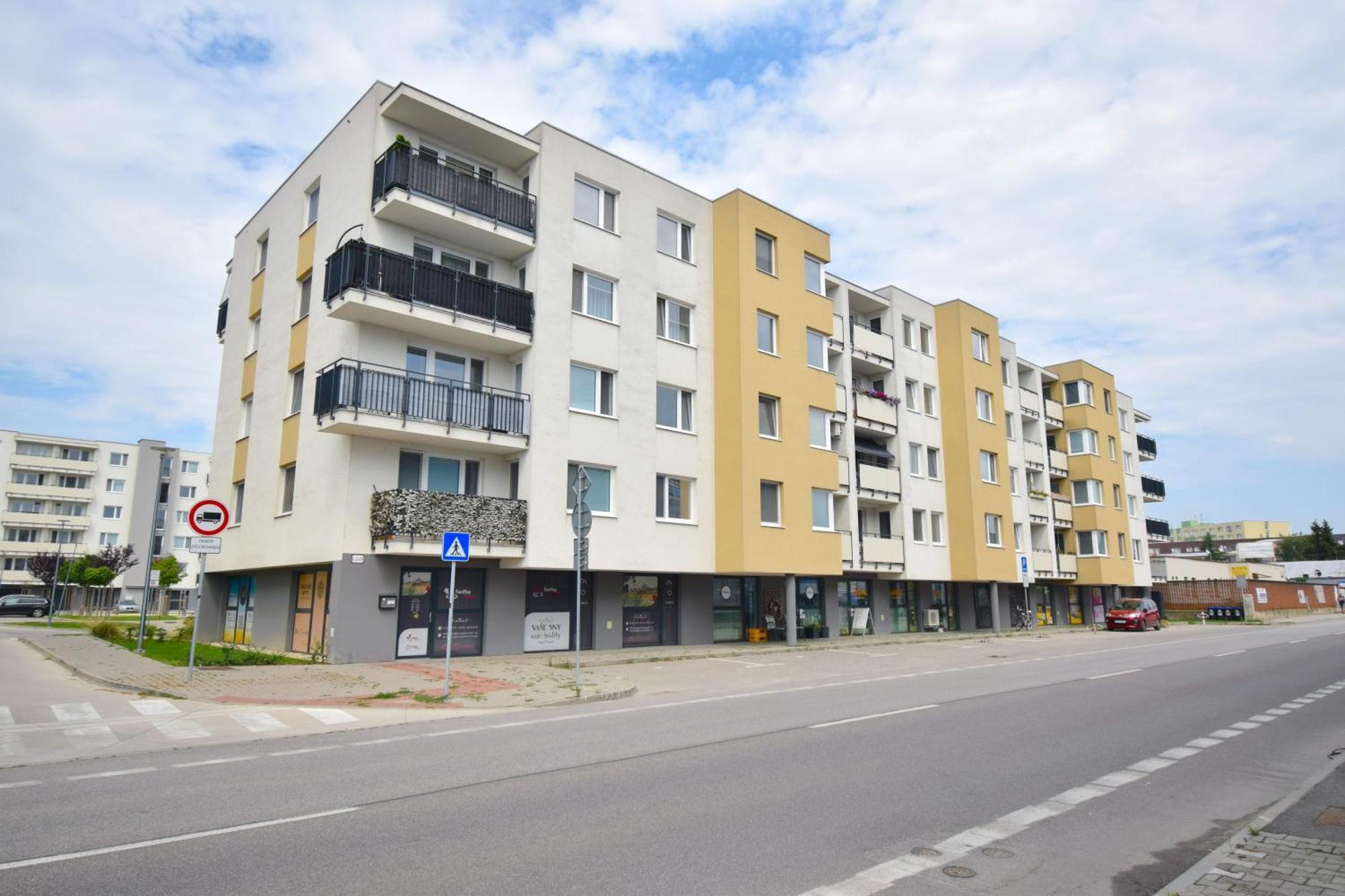 Apartman Zlatovska 22B Trenčín Extérieur photo